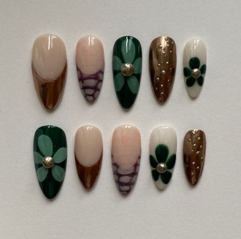 Hand painted press on nails If you want me to add any changes to design, please contact me Custom designs are available My previous Etsy shop is thepressonnails (you can find reviews there) My instagram is @hayami.nails (ex @bnailmaster) Fall Gel Nails With Leaves, Dark Green Press On Nails, Dark Green And White Nails Designs, Forest Green Nail Art, Emerald Green Nail Art Designs, Green And Maroon Nails, Greenish Nails, Medium Almond Nails Fall, Brown And Green Nails Design