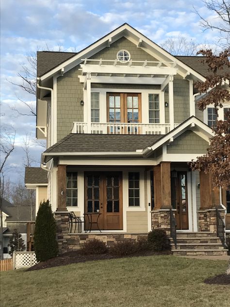 Don- we like this patio, the pergula (if covered) and wooden door Home Exterior Vintage, Green Suburban House, Tiny Suburban House, 90s House Exterior, Annaliese Core, Family Home Exterior, Americana House, Old House Exterior, Craftsman Home Exterior