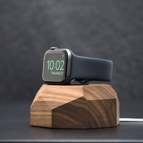 Apple Watch Dock, Apple Watch Charger Stand, Apple Watch Stand Diy, Apple Gadgets, Bar Fancy, Wood Apple, Apple Watch Charging Stand, Apple Watch Stand, Wood Apples