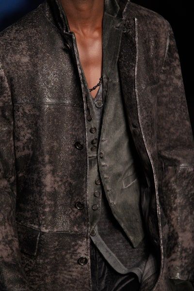 John Varvatos Fall 2012 Menswear Collection - Vogue John Varvatos Menswear, Fashion Style For Men, Fashion Men Casual, Casual Leather Jacket, Fashionable Men, Fabulous Style, Style For Men, Dress Attire, Men's Leather Jacket