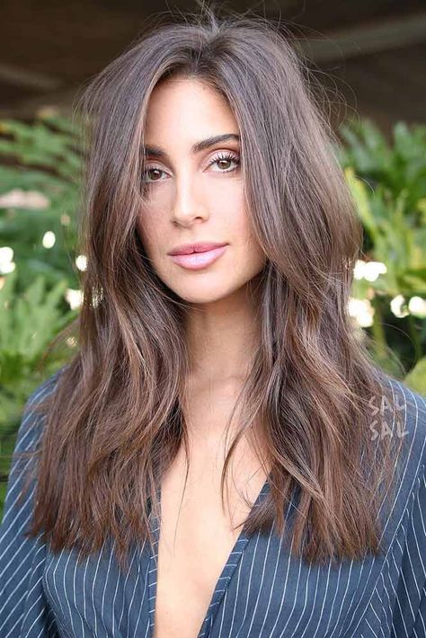 21 Looks with a Long Layers Haircut for Your Inspo ❤ Layered Haircuts on Brown Hair picture3 ❤ See more: http://lovehairstyles.com/long-layers-haircut-styles/When there are layers, haircut instantly becomes different, no matter if you want it or not. To tell you the truth, adding layers is the best way to upgrade your ‘do without sacrificing the length. Since we are all well aware of... Rambut Brunette, Long Face Haircuts, Long Face Shapes, Framing Layers, Long Face Hairstyles, Long Layered Haircuts, Liv Tyler, Long Brown Hair, Long Hair With Bangs