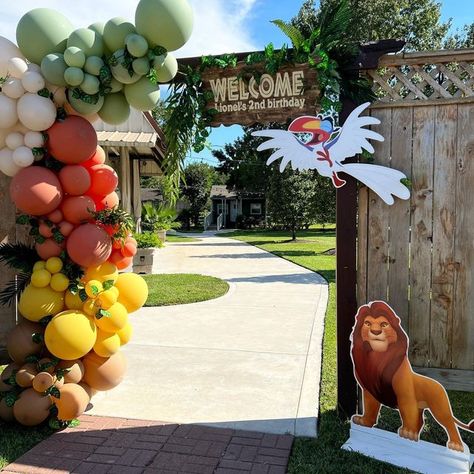 Lion King Entrance Decor, Lion King Balloon Arch, Simba Birthday Party Ideas, Lion King Backdrop, Lion King Balloons, Lion King Party Decorations, Lion King Birthday Party Ideas, Lion Birthday Party, Safari Birthday Party Decorations