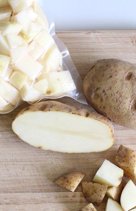 How to Freeze Raw Potatoes | The Family Freezer Freezing Potatoes, Freezing Food Guide, The Family Freezer, Family Freezer, Freezing Vegetables, Frozen Potatoes, Fresh Potato, Raw Potato, Baked Potato Soup