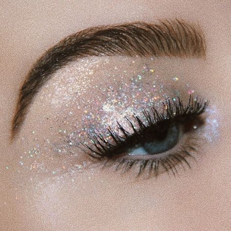 Sparkling Makeup Glitter, Euphoria Silver Makeup, Silver Make Up Looks Glitter Eye, Homecoming Makeup Glitter, Glitter Disco Makeup, Cinderella Aesthetic Makeup, Glittery Eye Makeup Looks, Silver Star Makeup Looks, Sparkle Eye Makeup Glitter