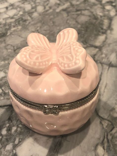 Trinket Jewelry, Bathroom Counter, Vintage Mermaid, Dream Gift, Clay Art Projects, Pink Room, Everything Pink, Pretty House, Girly Jewelry