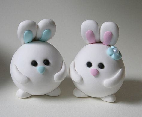 Round Bunny Wedding Cake Topper | Flickr - Photo Sharing! Bunny Wedding Cake, Bunny Wedding, Fimo Kawaii, Fondant Animals, Fondant Tutorial, Tanah Liat, Polymer Clay Animals, Fondant Figures, Polymer Crafts