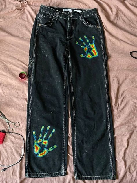 Clothes Drawing Pants, Thermal Handprint Jeans, Thermal Hand Print Jeans, Diy Clothes Paint, Black Jeans Painting Ideas, Custom Black Jeans, Painted Pants Idea, Pants Painting Ideas, Drawing On Pants