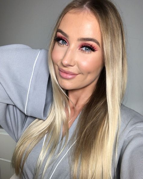 Lauren Curtis on Instagram: “UP TO 60% OFF @laurencurtislounge!!! 😱 This robe is 40% off, our best-selling silky summer and silky winter sets are 30% off, our staple…” Lauren Curtis, Winter Sets, Winter Set, Long Hair Styles, Hair Styles, Hair, On Instagram, Beauty, Instagram