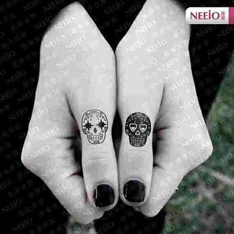 calaveritas Barbwire Tattoos, Jb Tattoo, Tattoo Couples, Calavera Tattoo, Thumb Tattoos, Catrina Tattoo, Sugar Skull Tattoos, Hawaiian Tattoo, Bff Tattoos