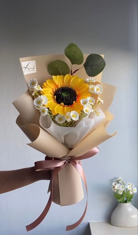 Graduation Flower Bouquet, Fairy Room, Graduation Flowers, Diy Crafts Love, Flower Business, Sunflower Gifts, Sunflower Bouquets, Flowers Bouquet Gift, Logo Gallery