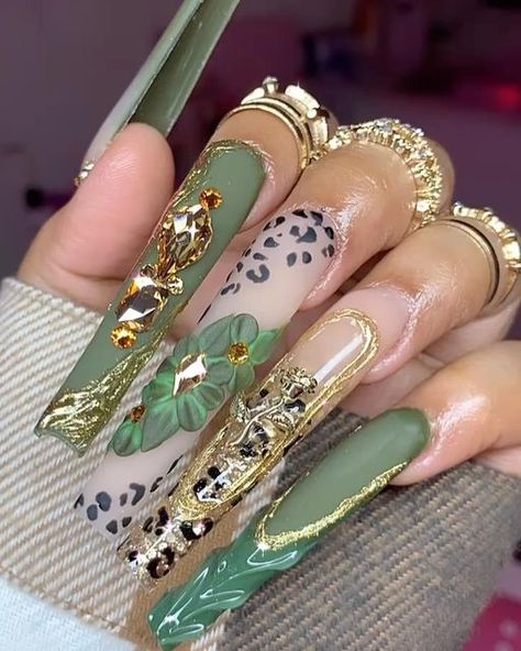 B♡MB NAILS on Instagram: "Can’t ever go wrong with cheetah print  🍂🍁🍏🍂🍁🍏🍂🍁🍏 Video will be up this Friday  Products used  3xl coffin tips  Fall’in love New glow nude releasing soon AGC gliitter #4 Carmel Apple releasing soon Black gel polish Fall gel polish #7 New liner brush set releasing soon Texture Gel releasing soon #16 Kolinsky brush Matte & shiny top coat  Link in bio to purchase  : SERINITY Crystals  @bluestreakcrystals  DC BOMBNAILZ" Cheetah Fall Nails, Stilettos Nails, Coffin Tips, Black Gel Polish, Junk Nails, Liner Brush, Girly Acrylic Nails, Beautiful Nail Designs, Coffin Nails Designs