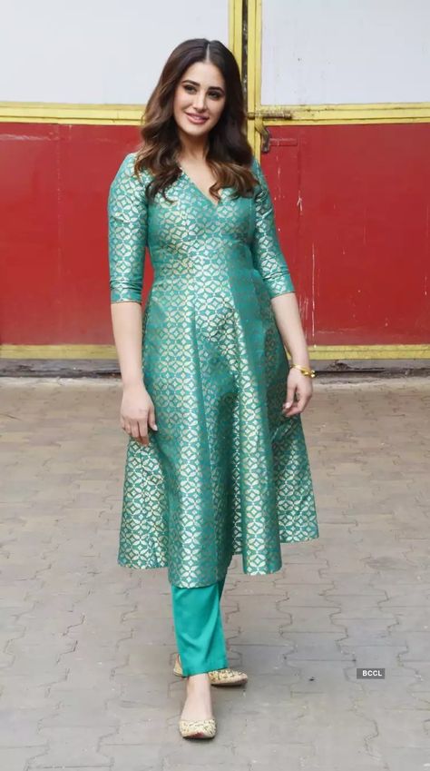 Silk Kurti Designs, Stylish Kurtis Design, Long Gown Design, Simple Kurta Designs, Simple Kurti Designs, Long Kurti Designs, Saree Designs Party Wear, Kurti Neck Designs, Kurti Designs Party Wear