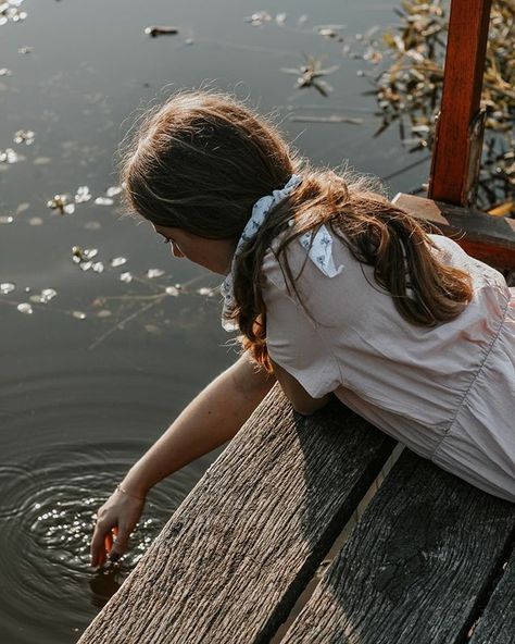 Wendy Darling, Lake Photoshoot, Breath Of Life, Shotting Photo, Portrait Photos, Summer Photoshoot, Lost Girl, Foto Poses, Shooting Photo