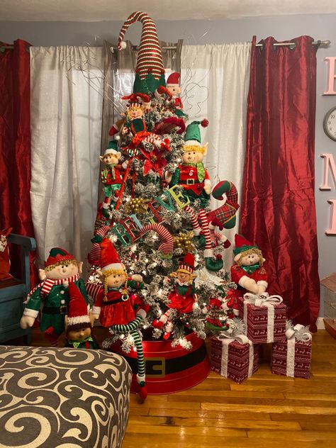 Elf Tree Ideas, Elf Tree Christmas, Elf Christmas Tree Ideas, Elf Themed Christmas Tree, Elves Christmas, Elf Christmas Decorations, Christmas Tree Trimming, Elf Tree, Pretty Christmas Decorations