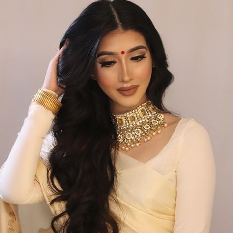 Glam • Instagram Desi Bun Hairstyles, Eid Aesthetic, Makeup Traditional, Indian Outfits Modern, South Asian Fashion, Royal Photography, Wedding Eye Makeup, Engagement Makeup, Traditional Hairstyle