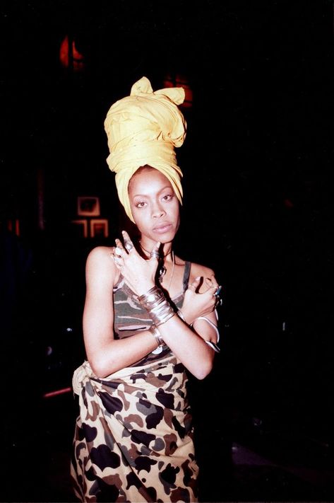 Erykah Badu Debuts Old School Hairdo, Adds To Her Collection Of Crazy Looks (PHOTOS) | HuffPost Erykah Badu 90s, Erykah Badu Style, Style Evolution, Erykah Badu, Top Hats, Head Wraps, Evolution, Hats, Black