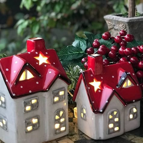 Natural Holiday Decor, Cranberry Christmas, Christmas Cranberry, Christmas Boards, Clay Christmas Decorations, Merry Berry, Colour Pallets, Christmas Cottage, Cottage Charm