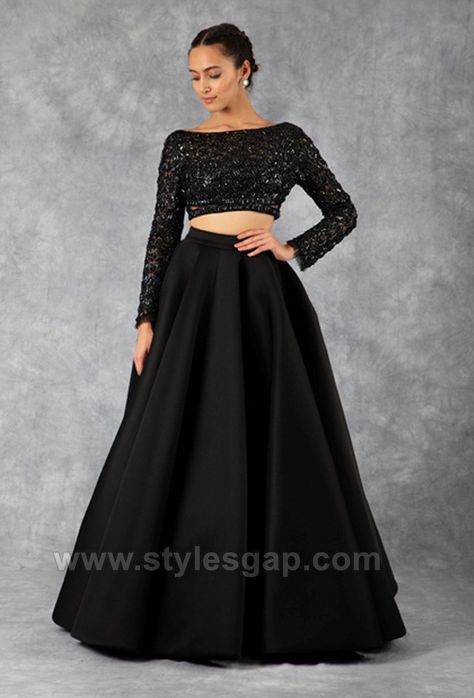 Black Crop Top Lehenga Blouses, Black Cocktail Dress Outfit, Long Maxi Skirt Outfits, Black Crop Top Skirt, Black Crop Top Outfit, Unique Skirts Design, Crochet A Crop Top, Cocktail Dress Outfit, Long Skirt And Top