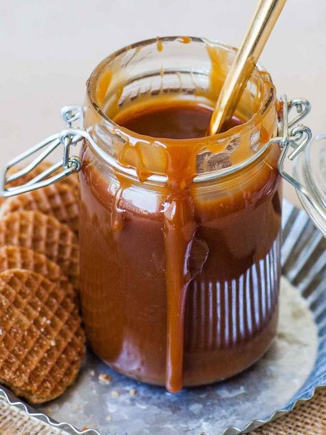 Caramel Sauce Recipe, Easy Lemon Curd, Salted Caramel Frosting, Caramel Recipes Sauce, Homemade Caramel Sauce, Caramel Frosting, Caramel Cheesecake, Dessert Toppings, Caramel Recipes