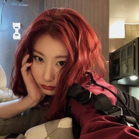 Chaeryeong Itzy, Itzy Chaeryeong, Hair Icon, Red Icons:), Girl Icons, Kpop Girl Groups, K Idols, Locs, Korean Girl