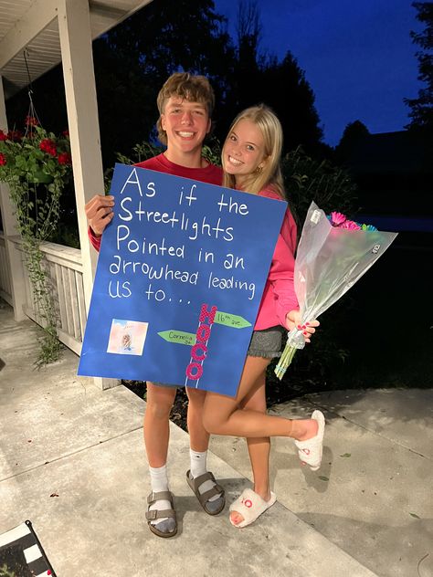 Pitch Perfect Promposal, Parker Mccollum Promposal, Gracie Abrams Hoco Proposal, Hoco Proposal Ideas, Prom Signs, Taylor Swift Promposal, Proposal Ideas Romantic, Hoco Signs, Cute Hoco Proposals