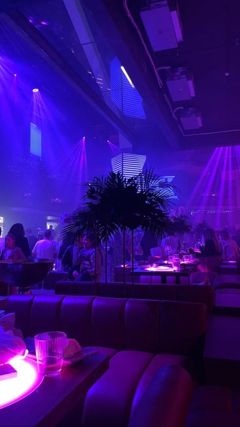 Party Night Club Aesthetic, Night Club Aesthetic, Miami Club, Nightclub Aesthetic, Nightclub Design, Party Night Club, Clubbing Aesthetic, Night Vibes, Strip Club