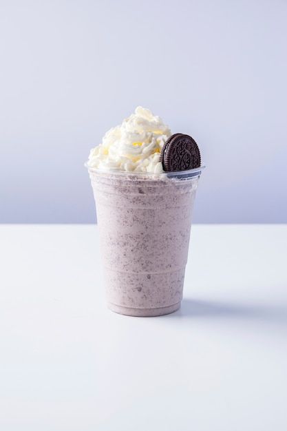 Frappe Drinks, Oreo Frappe, Oreo Smoothie, Chocolate Frappe, Dark Kitchen Ideas, Original Collage Art, Brown Nails Design, Dark Kitchen, Milk Shake