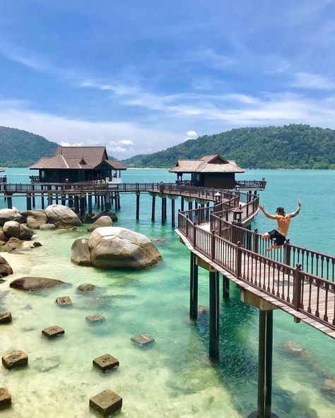 Follow @malaysiatravelresorts for more hidden places in Malaysia. . 🌴 📍 Pangkor Laut Resort, Pangkor Island, Perak, Malaysia. . Photo… Malaysia Nature Beautiful Places, Kapalai Island Malaysia, Malaysia View, Pangkor Island, Malaysia Islands Beaches, Malaysia Tourist Spot, Speed Boats, Kuala Lumpur, Instagram Images