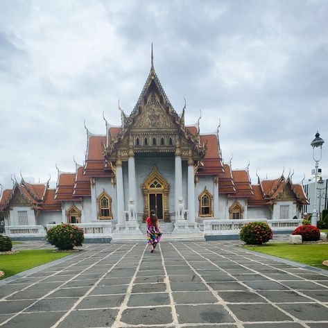 🇹🇭VISITING Wat Benchamabophit 🇹🇭 Want to visit a beautiful temple of Bangkok? Wat Ben is one to see for sure!🤩 Commonly known as the marble temple, this temple was made with marble imported from Italy, and features stunning buildings and a Buddha inside. It is one of the most popular Bangkok temples, and one to visit for sure 🤩👏🏻 It cost us 100 baht each (we think this has been upped, as many said it previously was 50 baht. However, we would say it was worth it! 🤩 It is recommended to a... Wat Benchamabophit, Bangkok Temples, Marble Temple, Beautiful Temple, The Marble, Worth It, Bangkok, Temple, Most Popular