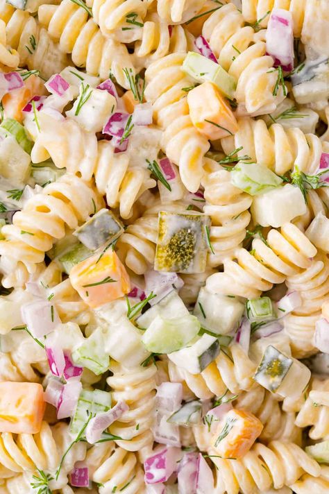 Pickle lovers, this recipe’s for you! Dill pickle pasta salad is made with pickles and brine for double the pickle flavor, all tossed with a creamy dill-infused dressing. Meals With Pickles, Recipes Using Pickles, Pickle Dressing, Pickle Pasta Salad, Pickle Pasta, Chicken Macaroni Salad, Dill Pickle Pasta Salad, Greek Orzo Salad, Pickle Recipes