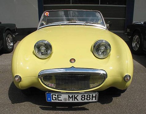 austin healey bug eye. such a happy looking car! 70s Characters, Bug Eyes, Smiling Mouth, Things With Faces, Yellow Cars, World Smile Day, Frog Eye, Austin Healey Sprite, Mk 1