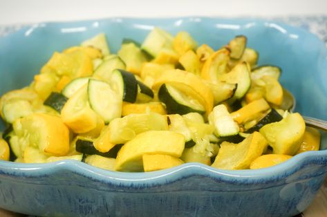 Airfryer Zucchini, Yellow Zucchini Recipes, Squash Air Fryer, Stovetop Appetizers, Air Fryer Recipes Vegetables, Zucchini And Yellow Squash, Air Fryer Zucchini, Squash And Zucchini, Yellow Zucchini