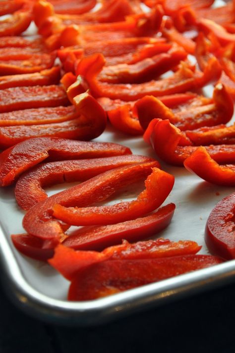 Freezing Red Peppers via farmgirlgourmet.com Freeze Cheese, Freezing Vegetables, Asparagus Pasta, Frozen Veggies, Food Saver, Freezer Cooking, Asparagus Recipe, Storage Devices, Canning Recipes