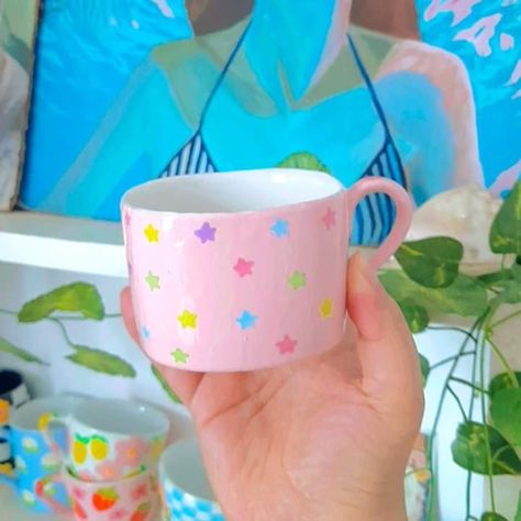 Ceramic Cafe, Color Me Mine, Dopamine Decor, Clay Clay, Painted Mugs, Ceramic Ideas, Cool Mugs, Cute Mugs, Diy Creative