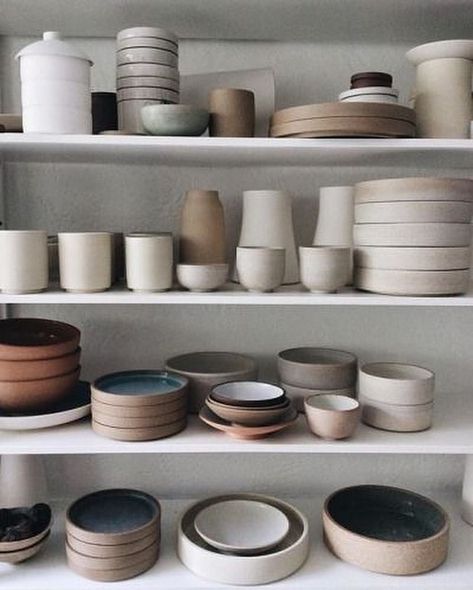 Bowls And Plates, Ceramic Tableware, Decor Trends, Handcrafted Ceramics, Pottery Studio, Home Decor Trends, Handmade Pottery, Trending Decor, Ceramic Pottery