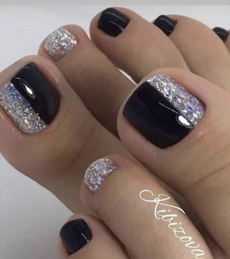 Black And Silver Toenails, Black And Gold Toenail Designs, Nye Pedicure Ideas, Silver Pedicure Ideas, Black And Silver Toes, Black Pedicures, Black And Silver Pedicure, Red And Black Toe Nails, Black And Silver Toe Nails