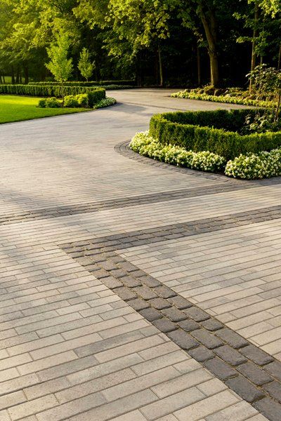 Linea - Pavers | Techo-Bloc Small Garden Diy, Mailbox Garden Ideas, Porch Landscaping Ideas, Parking Courtyard, Driveway Borders, Luxury Driveway, Front Porch Landscaping Ideas, Front Porch Landscaping, House Landscaping Ideas