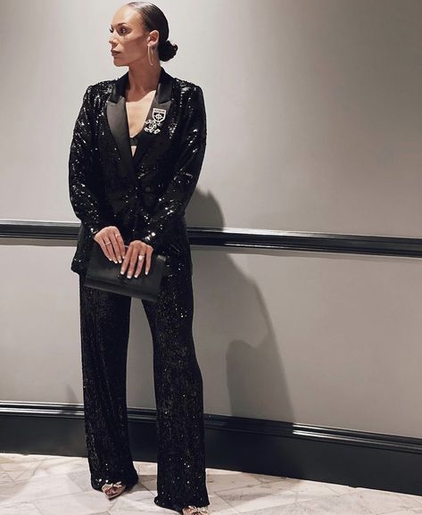 Black Sequin Suit Women, Black Sparkly Suit Women, Black Glitter Blazer Outfit, Black Sequin Blazer Outfit, Glitter Blazer Outfit, Sequin Suit Women, Formal Blazer Outfits, Elegant Pants Outfit, Sequin Blazer Outfit