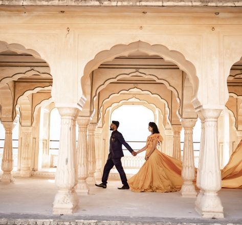 Fort Couple Photoshoot, Jaipur Prewedding Shoot, Jaipur Pre Wedding Photoshoot, Temple Wedding Photography, Pre Wedding Photoshoot Props, Anniversary Photography, Pre Wedding Photoshoot Outfit, Pre Wedding Videos, Wedding Portrait Poses