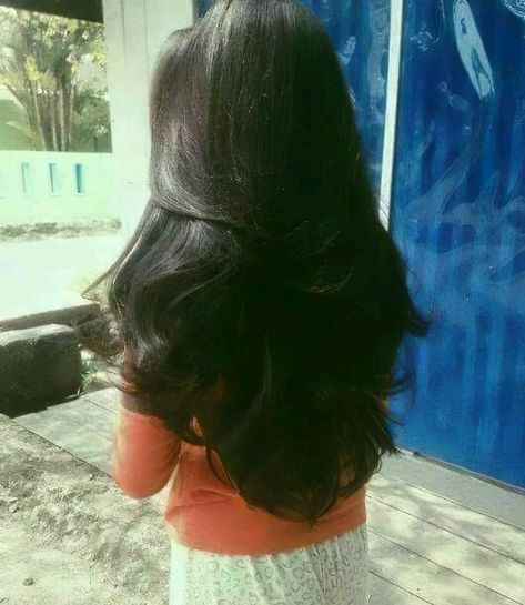 Healthy Hair Medium Length, Indian Thick Hair, Elegant Haircut For Long Hair, Straight Black Hair Aesthetic, Indian Hair Aesthetic, Silky Hair Aesthetic, Long Hair Soft Layers, Long Healthy Hair Aesthetic, Haircuts For Thick Long Hair