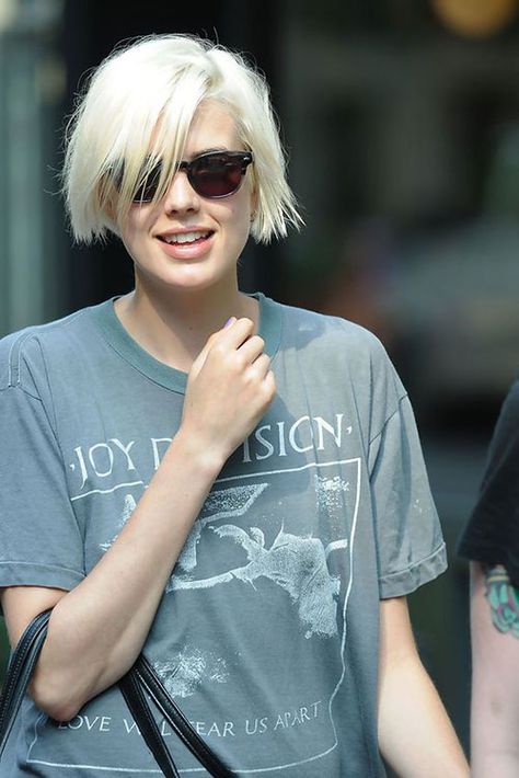 Short Blonde Bob Hairstyles, Messy Blonde Bob, Blonde Highlights Bob, Short Blonde Bob, Modern Bob Haircut, Short Blonde Pixie, Ice Blonde Hair, Shaggy Bob Haircut, Agyness Deyn