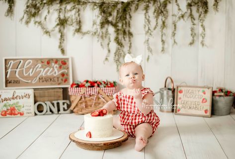 Strawberry Smash Cake Photos, Berry 1st Birthday Cake Smash, Berry Cake Smash, Strawberry Smash Cake First Birthdays, Berry First Birthday Cake Smash, Strawberry Cake Smash, Strawberry Photoshoot, Berry First Birthday Cake, Smash Cake First Birthday