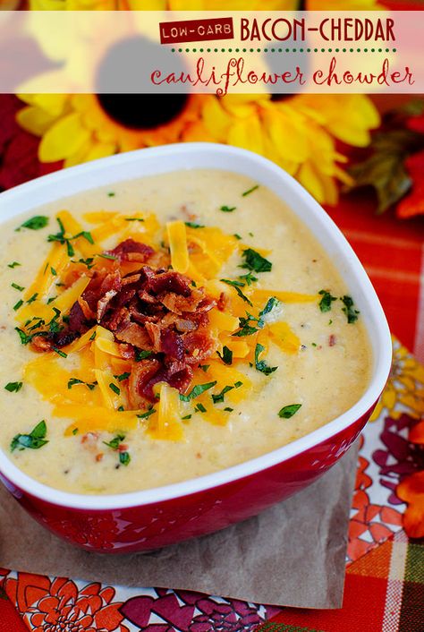 Bacon-Cheddar Cauliflower Chowder is a low-carb alternative to Baked Potato Soup! #lowcarb note, may want to sub xantham gum for flour and replace 2% milk with heavy cream, 1/2 & 1/2 or unsweetened almond milk. LCers usually don't worry over fats. #lowcarb shared on https://facebook.com/lowcarbzen Cauliflower Chowder, Carb Alternatives, Baked Potato Soup, Resep Diet, Loaded Potato, Low Carb Soup, Cauliflower Soup, Bacon Cheddar, Sopot