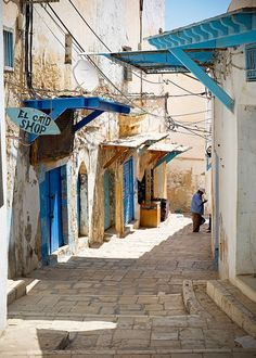 Sidi Bou Said, India Photography, Landscape Photography Nature, Watercolor Landscape Paintings, City Landscape, Urban Sketching, City Aesthetic, Street Scenes, Tunisia