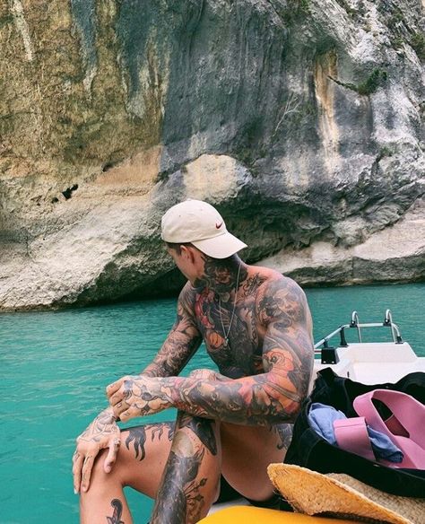 Latino Tattoos Men Ideas, Tattoos Men Ideas, Latino Tattoos, Trap Tattoos Men, Porter Aesthetic, Tarkhanov Empire, Tattoed Guys, Kendall Jenner Dress, Tattooed Men