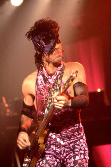 Performing in Minneapolis in 1990. Purple Rain Prince, Princes Fashion, Prince Concert, Prince And The Revolution, Prince Music, Rain Pictures, Prince Tribute, The Artist Prince, Raspberry Beret