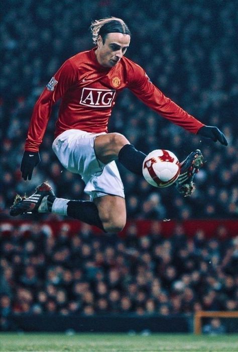 Mufc Manchester United, Manchester United Club, Dimitar Berbatov, Manchester United Art, Messi Vs Ronaldo, Cristino Ronaldo, Manchester United Team, Manchester United Wallpaper, Manchester United Legends