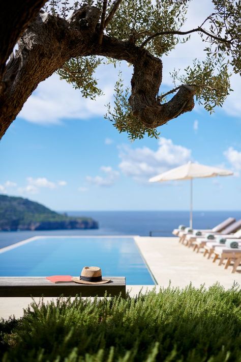 Pool with an incredible sea view at Villa Sarai in Mallorca. #lecollectionist #mallorca #pool #sea #luxurytravel Villas In Mallorca, Menorca House, Lombok Villa, Mallorca House, Mallorca Villa, Mallorca Spain Architecture, Mediterranean Villas, Balearic Island, Majorca Hotels