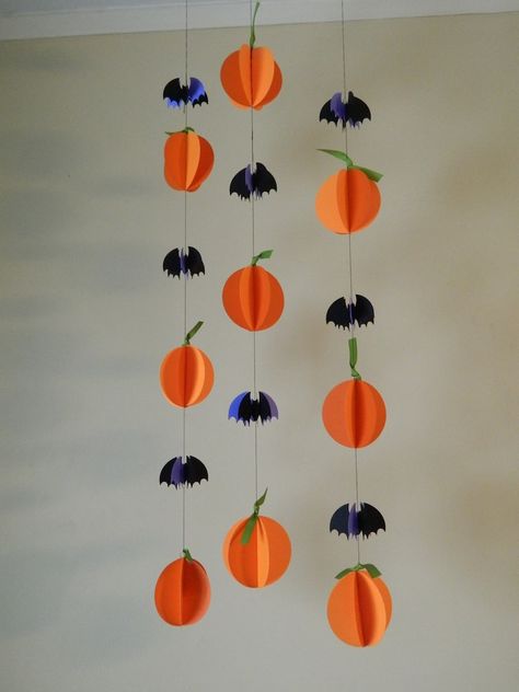 Halloween Garland/ Paper Garland / Halloween Decorations/ 3D - Etsy Vietnam Halloween Girlande, Cheap Diy Halloween Decorations, Garland Paper, Garland Halloween, Halloween Decorations For Kids, Halloween Crafts For Toddlers, Halloween Paper Crafts, Homemade Halloween Decorations, Halloween Classroom