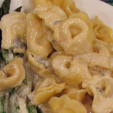 Nancy's Notebook - Recipes: Tortellini with Blue Cheese Cream Sauce Blue Cheese Cream Sauce Pasta, Blue Cheese Cream Sauce, Notebook Recipes, Cheese Cream Sauce, Recipes Tortellini, Blue Cheese Pasta, Quick Side Dish, Blue Cheese Recipes, Cream Sauce Pasta